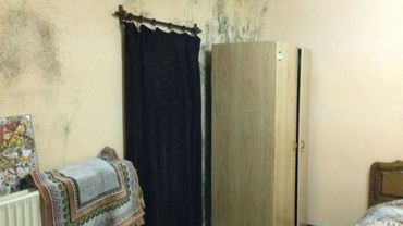 De petites chambres humides qui coûtent parfois jusqu'à 400 euros. De petites chambres humides qui coûtent parfois jusqu'à 400 euros.