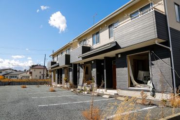 Un bloc de maisons abandonnées non loin de la centrale de Fukushima